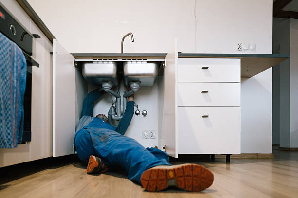 Professional Emergency Plumber technician working in Easton, CA